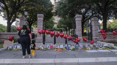 Padres de alumnos denuncian que la Policía "no hizo nada" para poner fin al tiroteo en la escuela en Texas