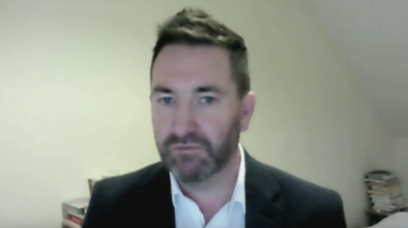 "Se hace un gran esfuerzo para 'blanquear' a Azov": Periodista británico denuncia el enfoque parcial de los medios de su país