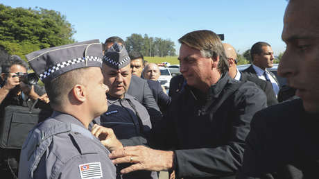 "El pueblo armado jamás será esclavizado": Bolsonaro defiende de nuevo el porte de armas de los civiles y critica "el comunismo" de Lula