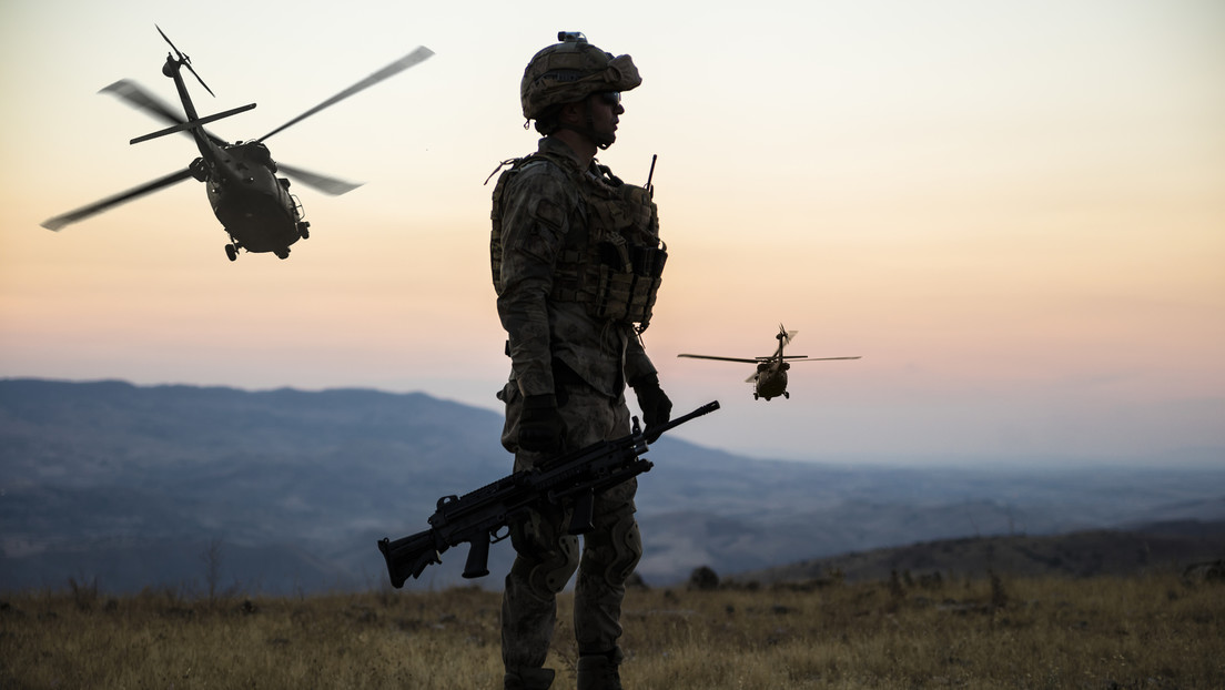 Hürriyet: Turquía mantendrá su operación militar en Siria fuera de una zona de presencia rusa