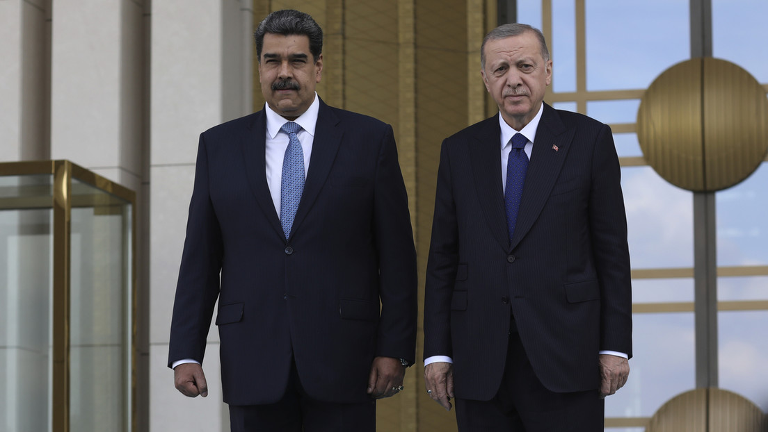 Maduro anuncia la firma de tres acuerdos "muy importantes" entre Venezuela y Turquía