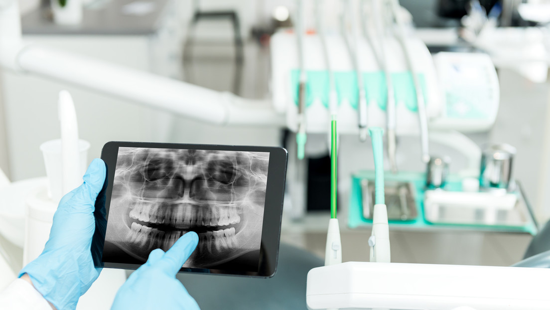 VIDEO: Una pareja destruye una clínica dental en Brasil tras afirmar que le colocaron un chip de rastreo a la mujer