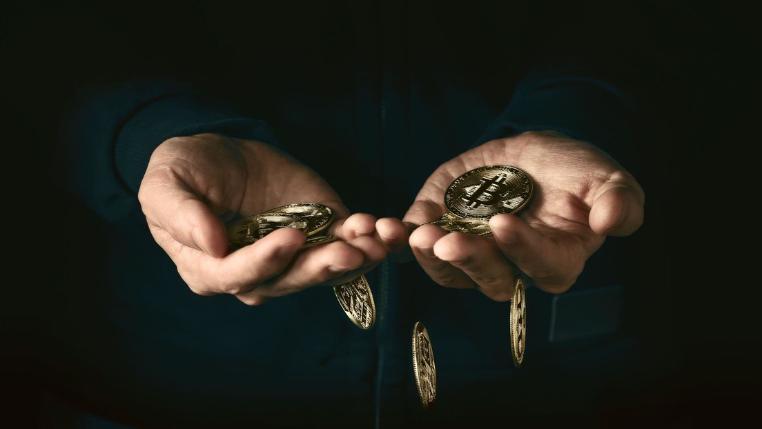 Un hombre atraca una tienda de oro porque "estaba extremadamente estresado" por las pérdidas de su inversión en bitcóin