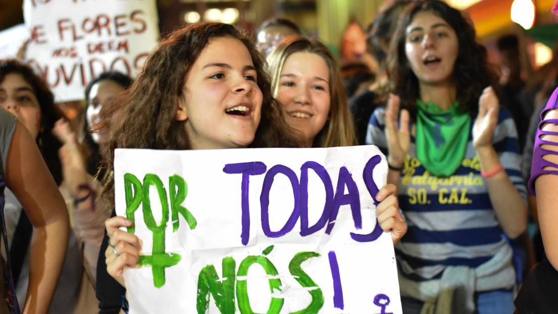 "Niña no es madre": indignación en Brasil después de que una jueza le prohibiese el aborto a una menor de 10 años víctima de violación