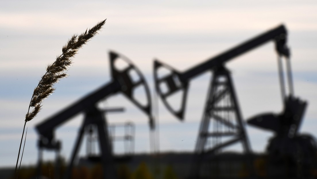 Reportan que el volumen de petróleo que la India importa de Rusia creció en 50 veces desde abril