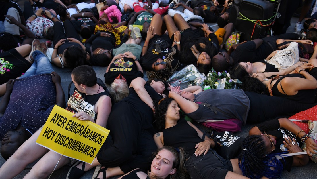 "Ninguna persona es ilegal": La tragedia en la valla de Melilla desata una oleada de indignación en España que exige investigaciones