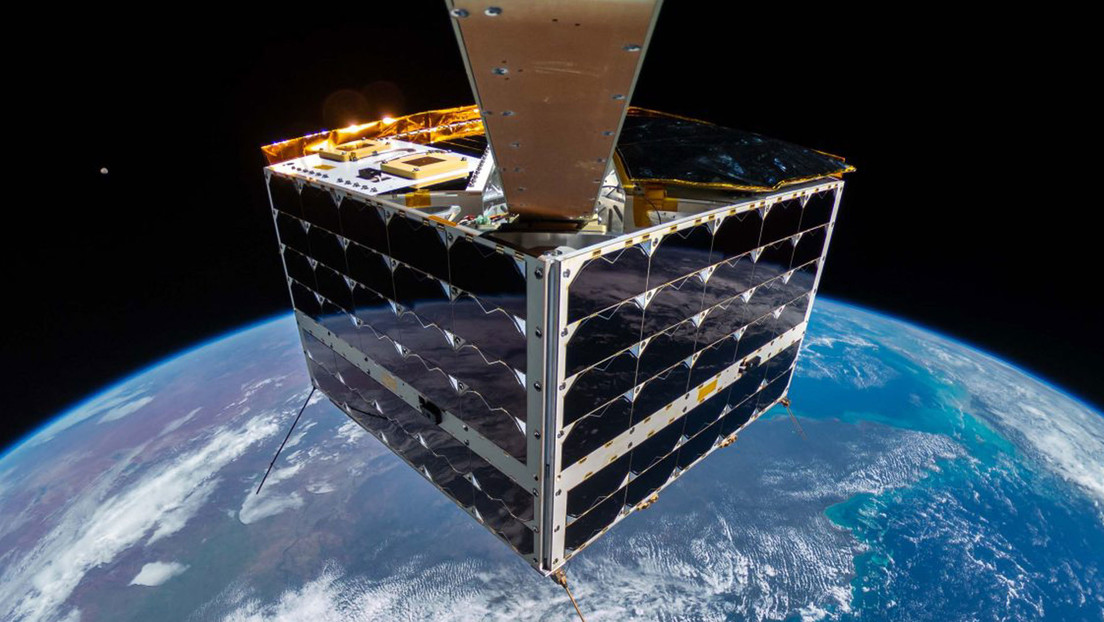 Un satélite con una GoPro se toma un selfi sobre la Gran Barrera de Coral de Australia y capta una vista inmersiva de la Tierra en resolución 4K