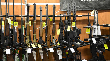 Una escuela preparatoria estadounidense rifa en un mes más de 20 armas de fuego como parte de una campaña de recaudación de fondos