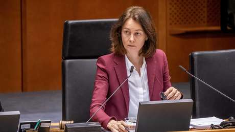 La vicepresidenta del Parlamento Europeo propone revocar el derecho a voto de Hungría por haber dificultado las sanciones de la UE contra Rusia