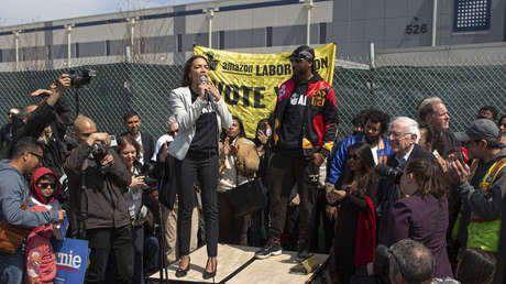 La congresista Alexandria Ocasio-Cortez arremete contra los miembros de su partido por oponerse al polémico término 'latinx'