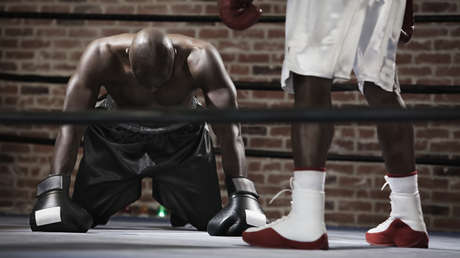 VIDEO: Un boxeador pelea contra un 'rival fantasma' tras perder la orientación y acaba en coma en el hospital