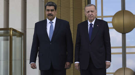 Maduro anuncia la firma de tres acuerdos "muy importantes" entre Venezuela y Turquía
