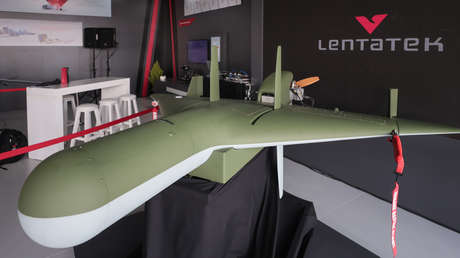 Turquía exhibe por primera vez su nuevo dron kamikaze durante un ejercicio en el mar Egeo