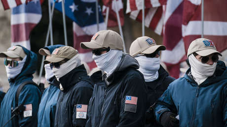 Policías de EE.UU. evitan que "un pequeño ejército" de miembros de extrema derecha causara disturbios en un evento del Orgullo LGBTI