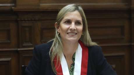 "Te vamos a sacar del camino": la presidenta del Congreso de Perú denuncia amenazas de muerte para obligarla a renunciar