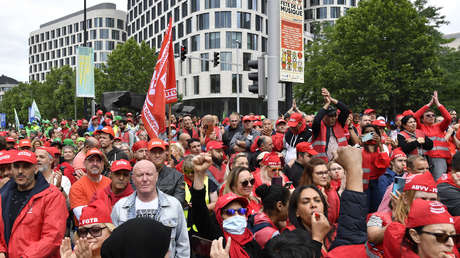 Más de 70.000 trabajadores belgas marchan por las calles de Bruselas contra el aumento del costo de la vida (VIDEOS)