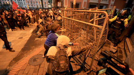 Organizaciones indígenas de Ecuador denuncian el asesinato de un manifestante durante la represión policial de las protestas