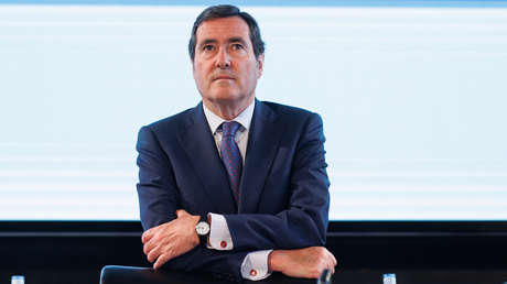 Plantean subir los impuestos a las eléctricas en España y el presidente de los empresarios se compara con las víctimas del holocausto judío