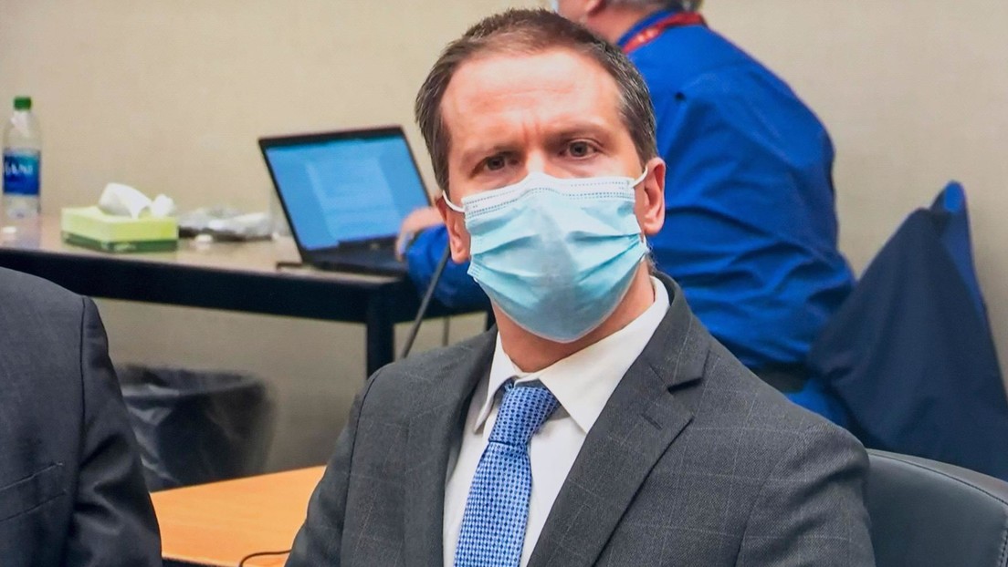 Condenan a 21 años de prisión por cargos federales al expolicía Derek Chauvin, responsable de la muerte de George Floyd