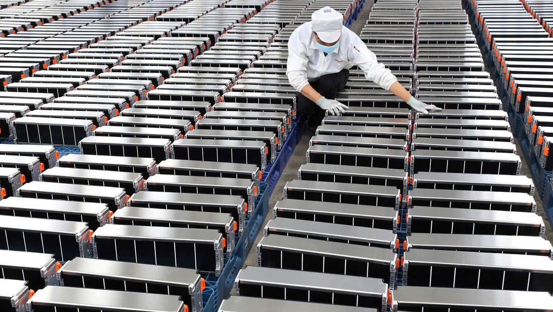 Los precios del litio, que han subido más de un 600 % este año, amenazan la industria de los vehículos eléctricos