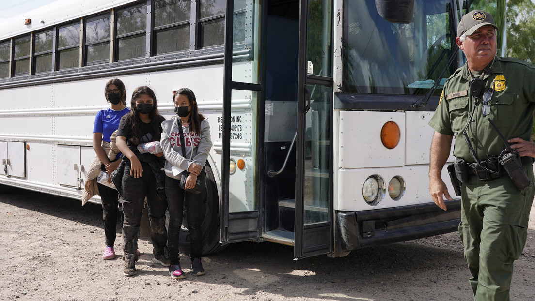 "Es inmoral, politiquero y vulgar": López Obrador responde a la orden del gobernador de Texas de devolver a los migrantes a la frontera
