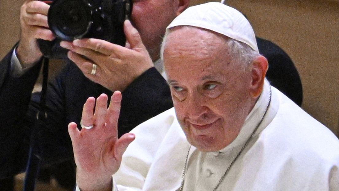 El papa Francisco: "Yo quiero mucho al pueblo cubano y con Raúl Castro tengo una relación humana"