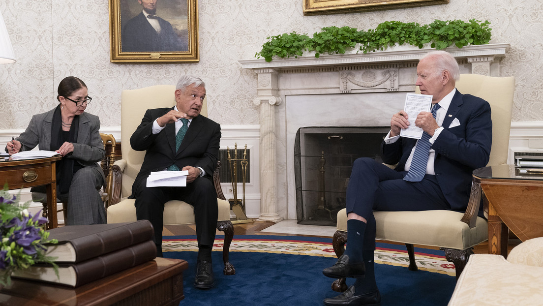 Suspender aranceles y regularización migratoria: los puntos del "atrevido" programa propuesto por López Obrador a Biden