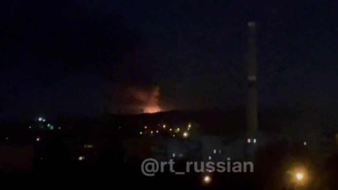 Ucrania lanza un ataque con lanzacohetes múltiples estadounidenses HIMARS contra Lugansk