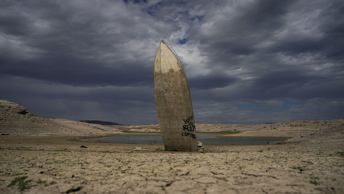 Fotos del mayor embalse de EE.UU. evidencian el nivel históricamente bajo del agua, que dejó al descubierto los secretos de su lecho