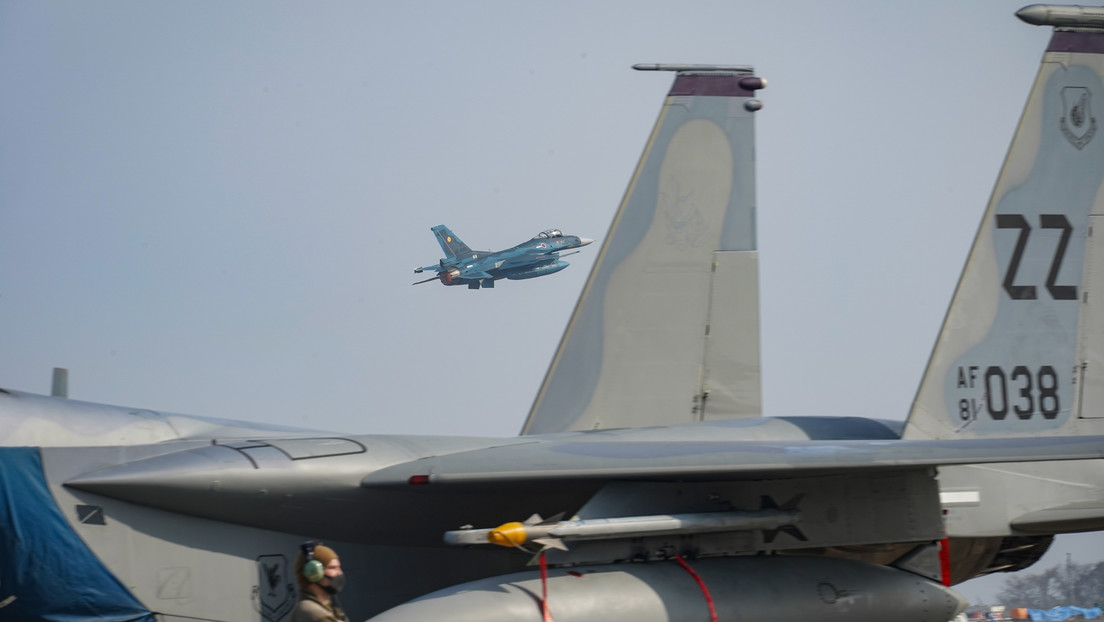 Japón y EE.UU. realizan ejercicios aéreos conjuntos en el mar de la China Oriental con la participación de 52 aviones