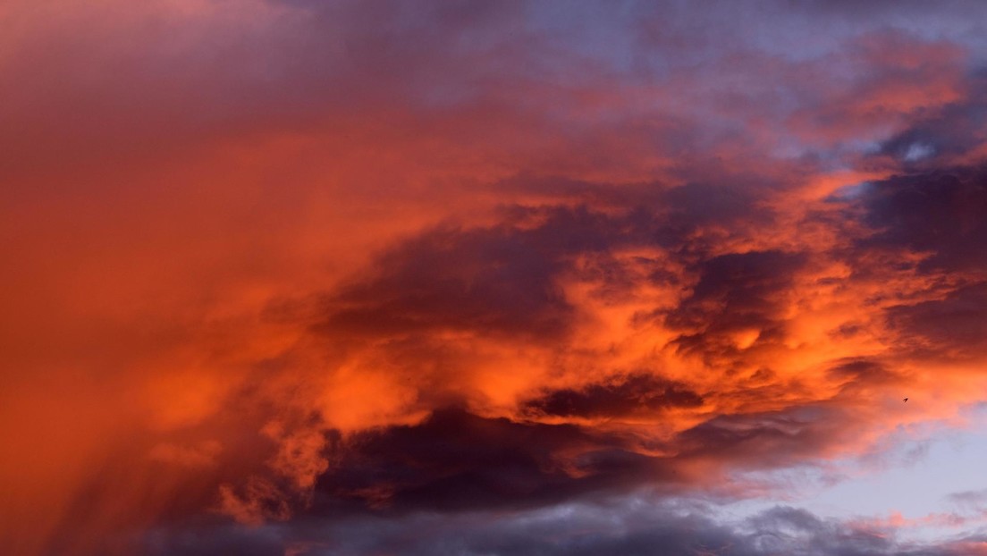 Resuelven el misterio detrás del resplandor rosa observado en el cielo nocturno de Australia (FOTO)