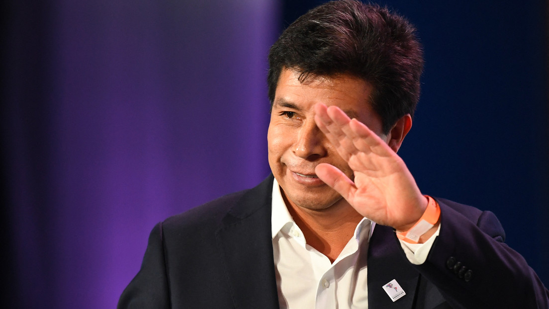 Escándalos, intentos de destitución y cambios de gabinete: Castillo cumple un año como presidente de Perú en un clima de permanente incertidumbre