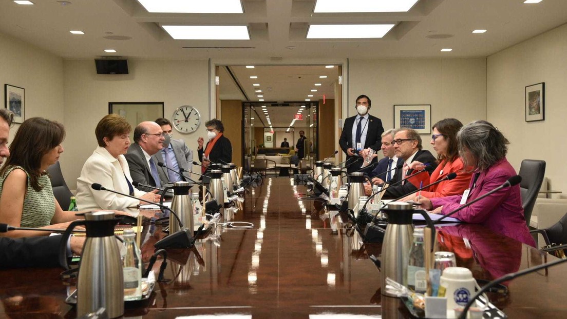 El FMI destaca los esfuerzos de Argentina para "fortalecer la sostenibilidad fiscal" tras la reunión con la nueva ministra de Economía