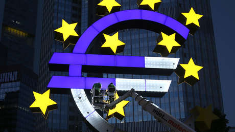 Subastan la gran escultura del euro en Fráncfort por los altos costos de mantenimiento