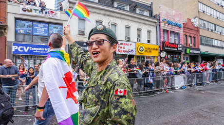 Las Fuerzas Armadas de Canadá adoptan un nuevo código de vestimenta: permitirán hombres con faldas y tatuajes faciales