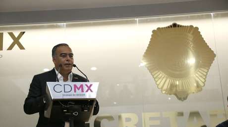 La prensa que cubre la visita de López Obrador a EE.UU. capta en Washington a Raymundo Collins, exfuncionario requerido por la justicia