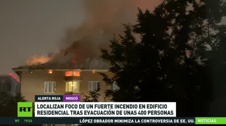 Evacúan a alrededor de 400 personas por un incendio en un edificio residencial de Moscú