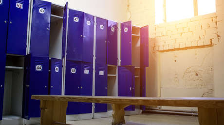 Condenan a 7 años de prisión a un hombre que grabó durante tres años a 222 personas, incluido niños, en los vestuarios de un polideportivo en España