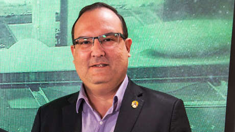 El titular de la agencia de asuntos indígenas de Brasil abandona una conferencia en Madrid tras ser increpado y tildado de "asesino"