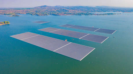 Planean instalar en el mar del Norte paneles solares flotantes que se deslizan sobre las olas "como una alfombra"