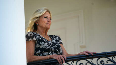 Un hombre grita a Jill Biden que su marido es el peor presidente de la historia de EE.UU. y ella le da las gracias (VIDEO)