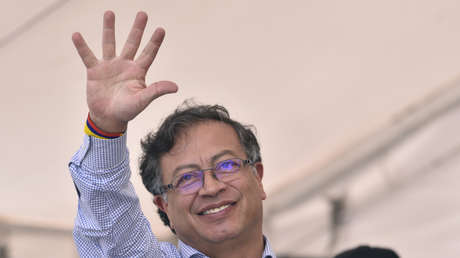 Gustavo Petro pide al Clan del Golfo que acabe con los asesinatos a policías