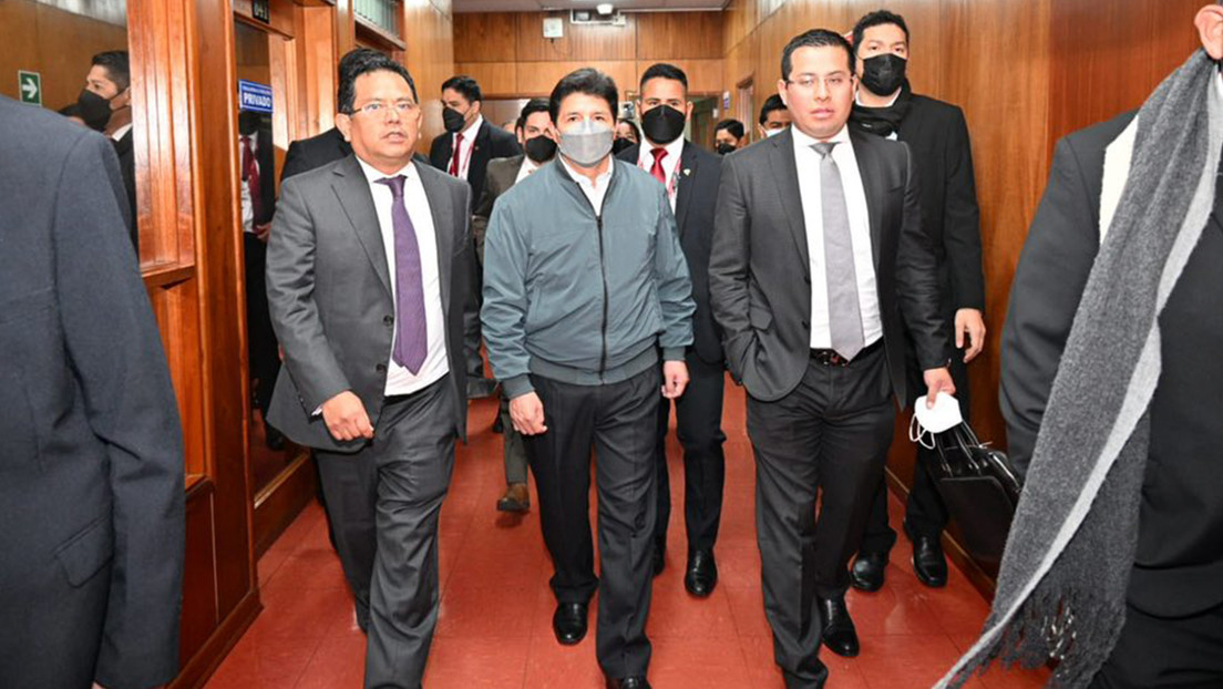 Pedro Castillo declara ante la Fiscalía de Perú sobre el polémico caso de los ascensos militares y policiales