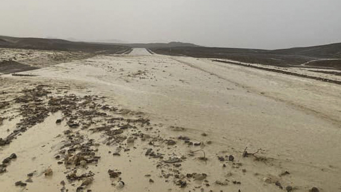 Autos enterrados y personas varadas por las inundaciones en el parque nacional del Valle de la Muerte en EE.UU. (VIDEOS, FOTOS)