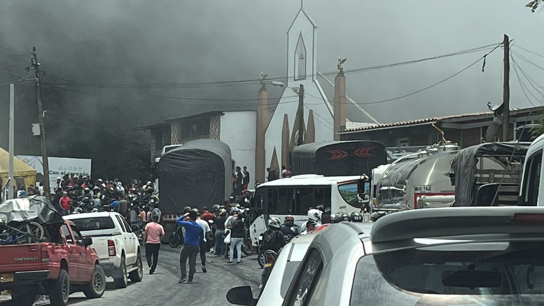 "No nos dejen solos": Bloqueos y protestas en Colombia contra una transnacional señalada por la desaparición de dos mineros