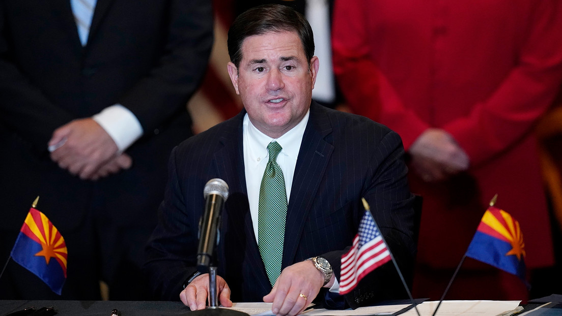 El gobernador del estado estadounidense de Arizona llega a Taiwán