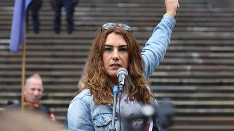 Una senadora australiana llama a la reina Isabel II "colonizadora" durante su ceremonia de juramentación