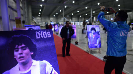 Exhiben un busto de Maradona en un torneo juvenil de fútbol y desata una avalancha de memes