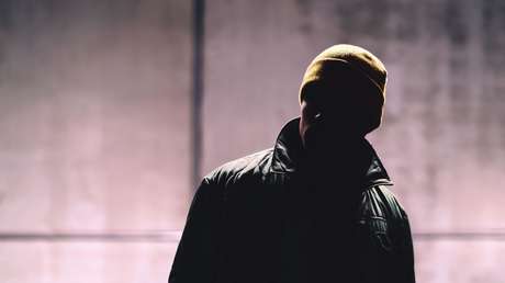 VIDEO: Intenta robar una barbería con un arma de juguete (pero no le sale como esperaba)