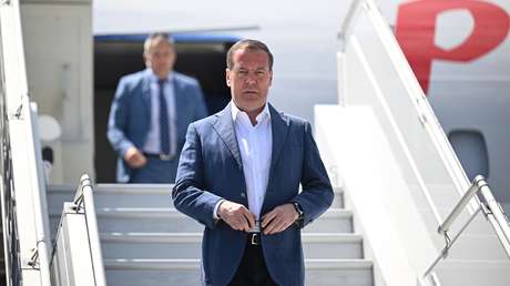 "Tiene mala memoria": El expresidente ruso Dmitri Medvédev comenta las acusaciones de Stoltenberg sobre "la situación más peligrosa en Europa"